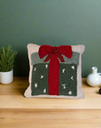 C_Christmas Dotted Present Throw Pillow