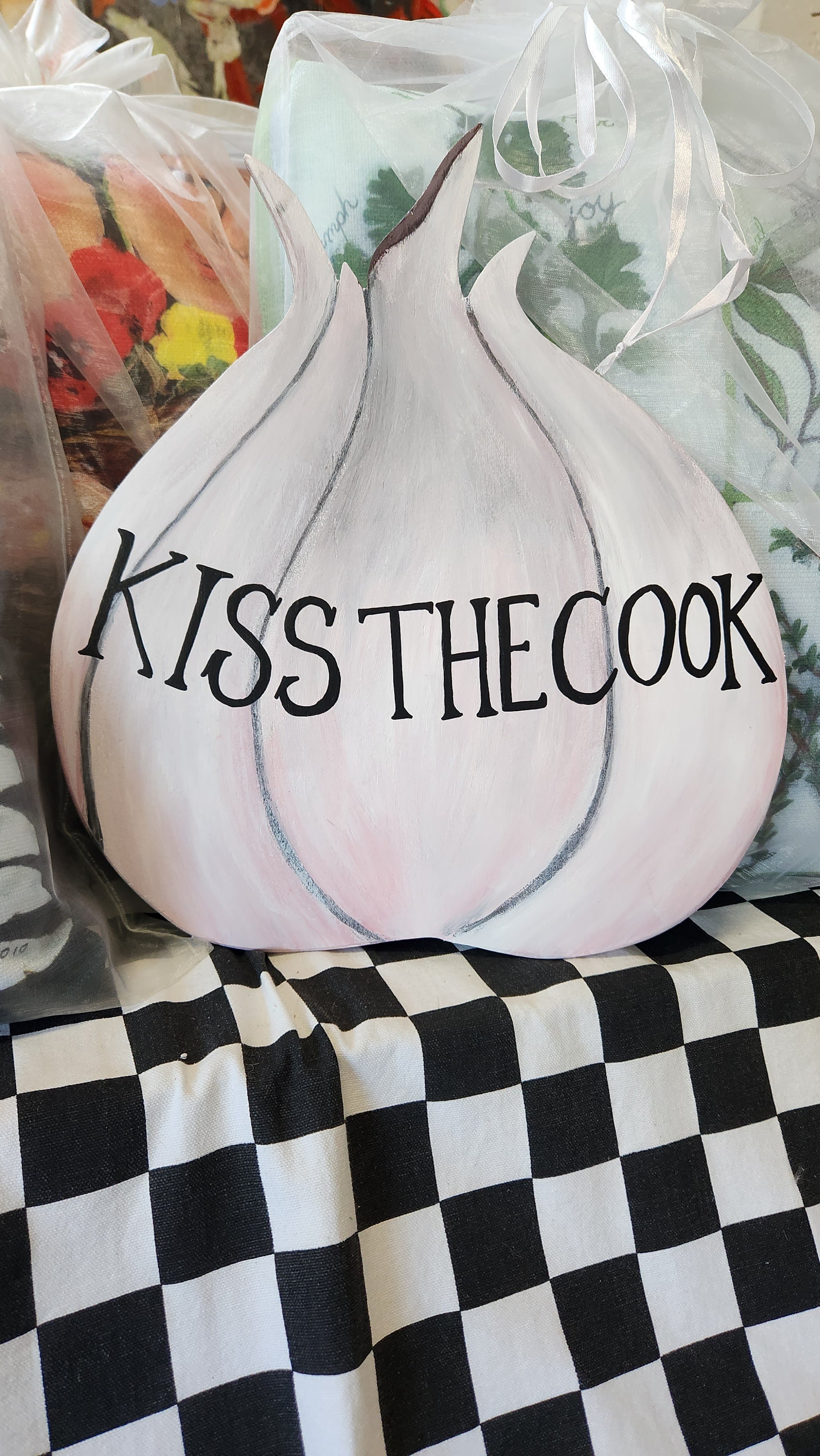 Hand-painted Garlic ~ Kiss the Cook Who Cooks with Garlic