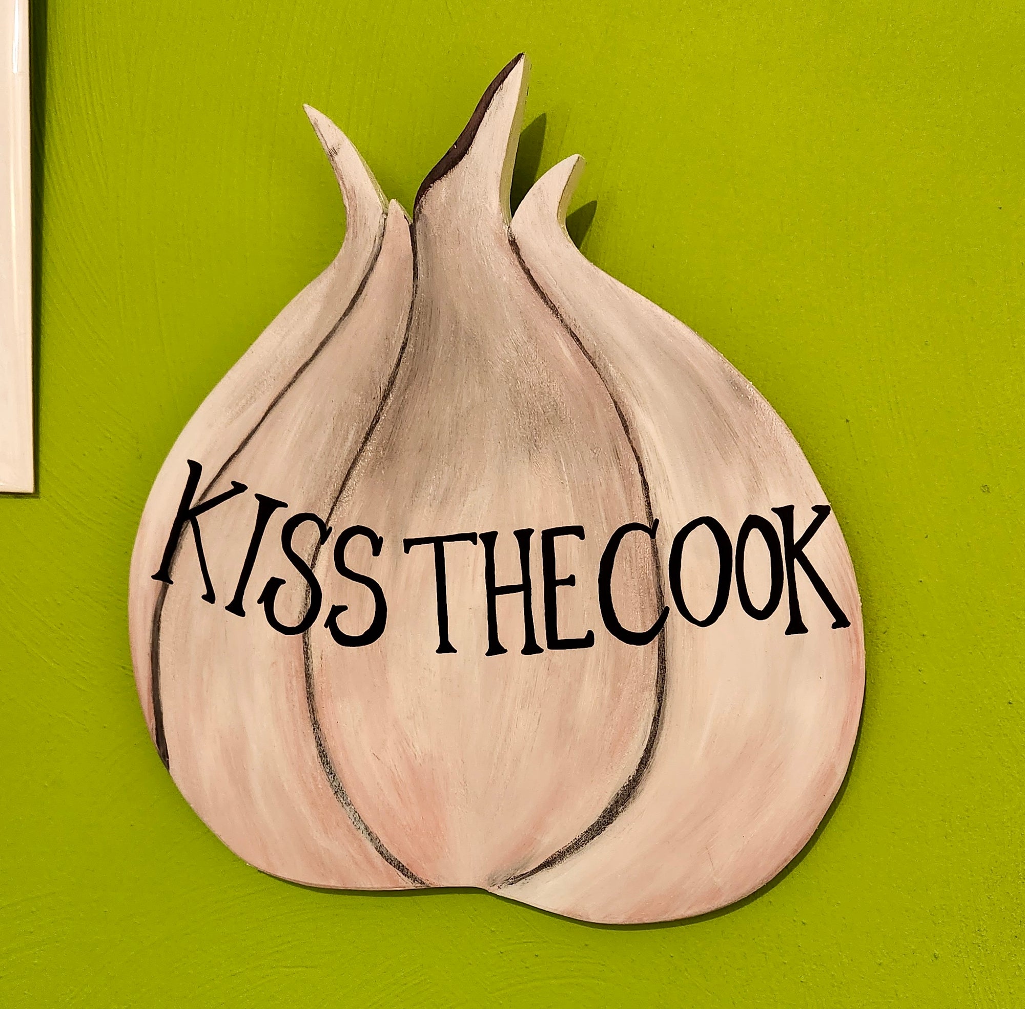 Hand-painted Garlic ~ Kiss the Cook Who Cooks with Garlic