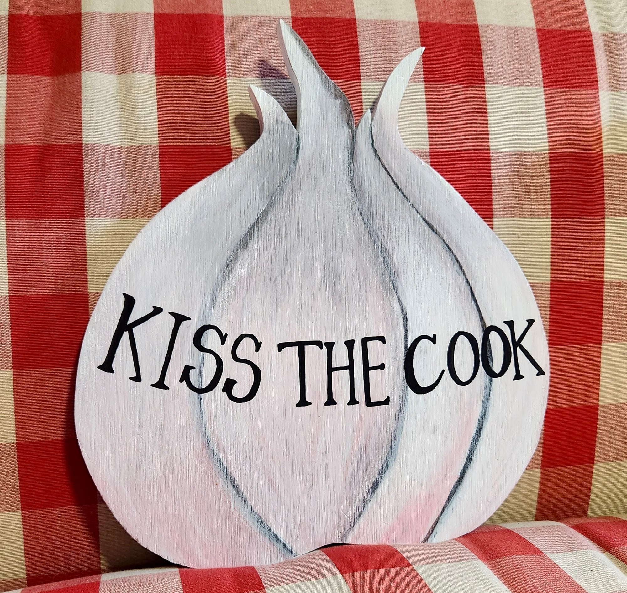 Hand-painted Garlic ~ Kiss the Cook Who Cooks with Garlic