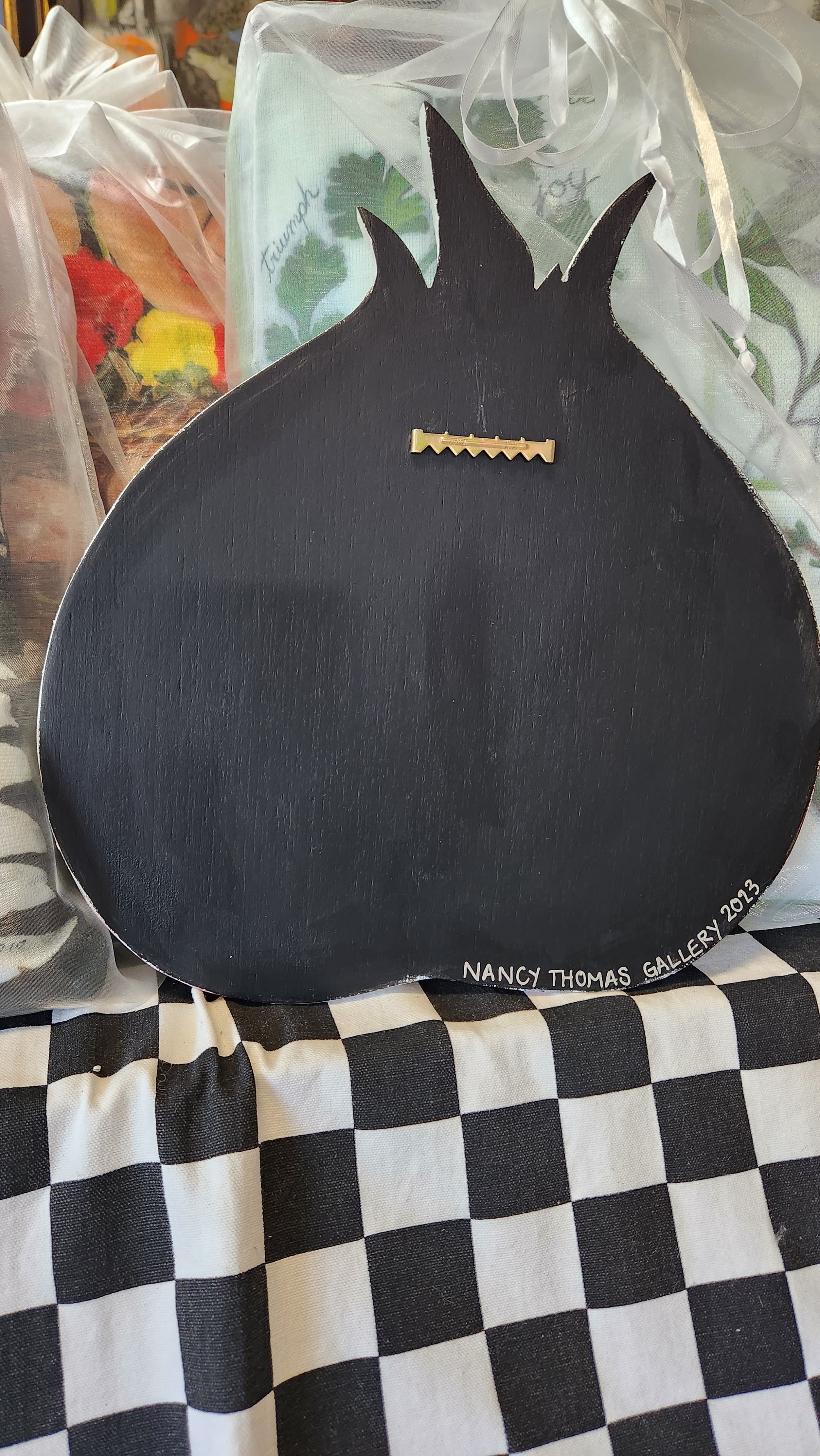 Hand-painted Garlic ~ Kiss the Cook Who Cooks with Garlic