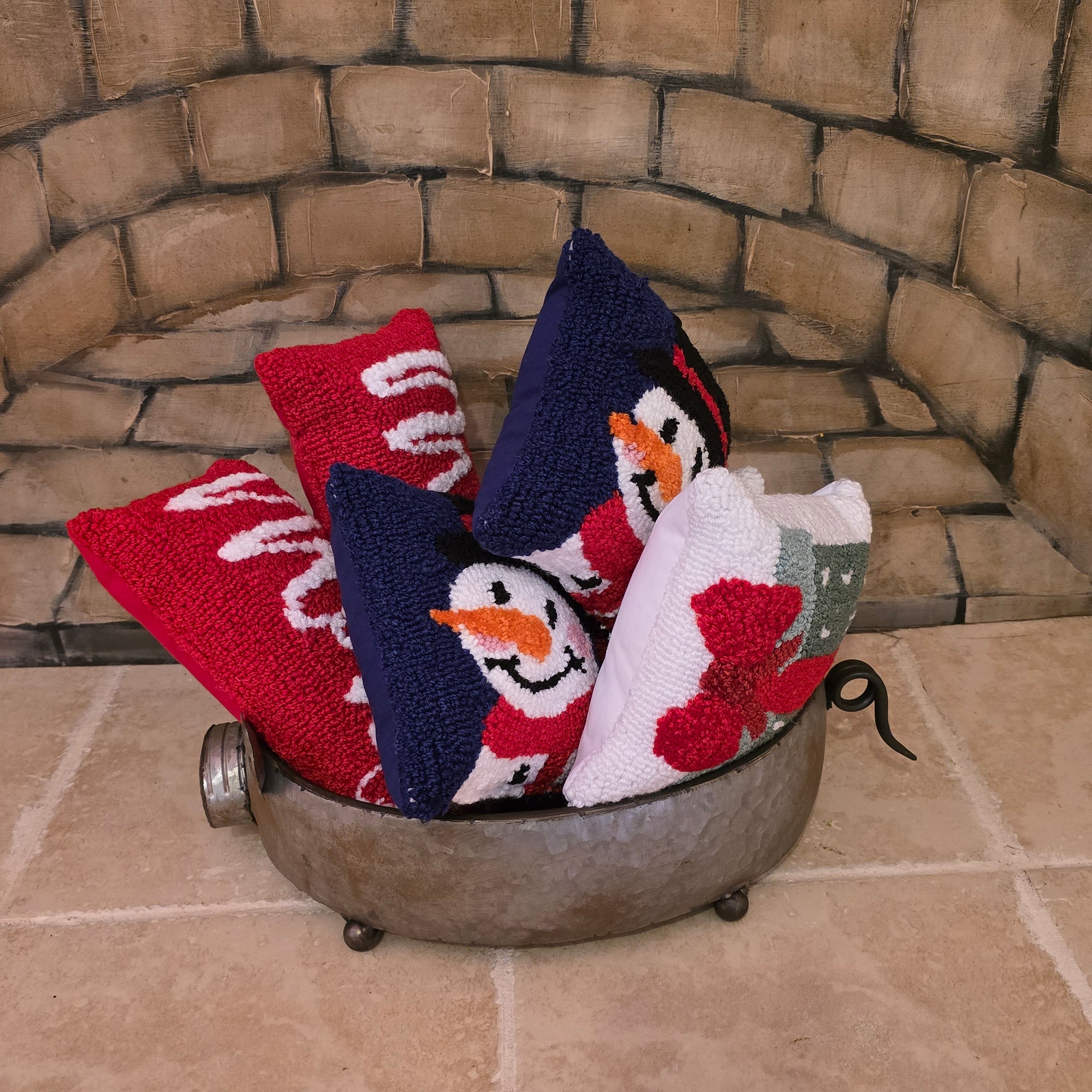 C_Christmas Dotted Present Throw Pillow